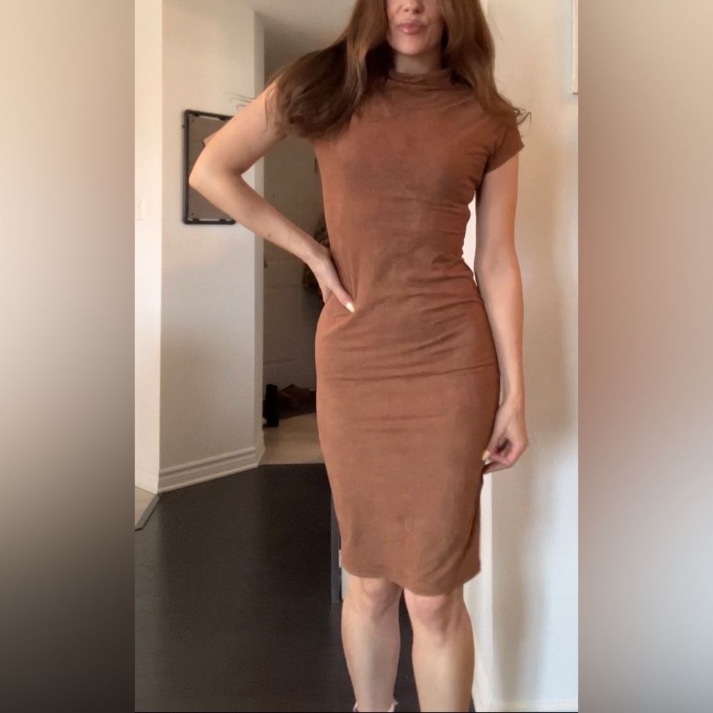 Elegant Brown Dress - Picture 3 of 4